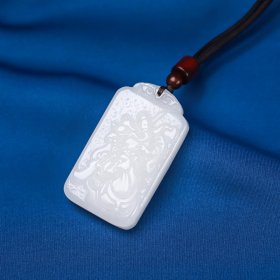 产品：新疆天山翠雪翠关公龙牌双面精雕吊坠 编号：Z530035 尺寸：30*50*10mm 送证书礼盒，支持复检，假一赔十