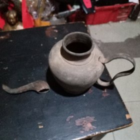 古代金属茶罐，罐嘴已脱落，可焊接。