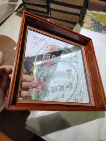 红木盒，糕点盒，做工精细别致，盘内刻有“鸿運高照，紫气东来”，程十发题。