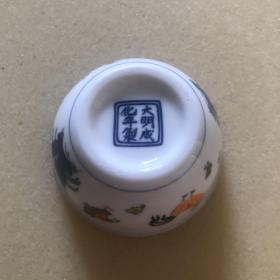 底款“大明成化年制”鸡缸杯，现代仿制古董工艺品05