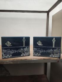 99年桐乡蓝印花布精美菊花茶包装盒两个对，其中内一小盒内还有一包菊花！