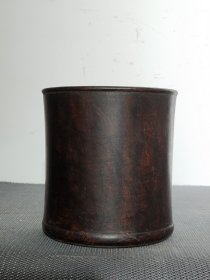 下乡收来檀木笔筒一个，造型美观，保存完好，品相如图
