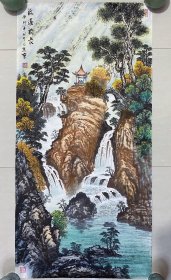 山水画，半工笔半写意画法，山石皴法点染，纯手绘，假一赔万，正面一幅画，背面一幅画，都是本人精心收藏的，支持第三方鉴定。曾刚大师的弟子，山东省美协老师丁元进的原创大作，实际画的比照片拍出来要漂亮的多，照相光线不好，笔法苍劲有力，浓淡干湿焦，行云流水，特别是树木的刻画非常细，点彩特别能看出层次感。1.38米×70公分，四尺整张竖幅的，家里客厅，卧室，书房都可悬挂，特别是玄关挂，非常合适，非常大气。