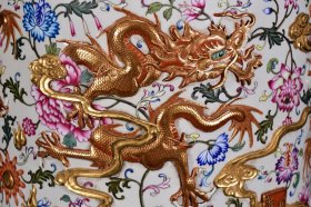 瓷器 清乾隆珐琅彩雕刻鎏金龙穿花纹爆竹瓶 68*30厘米