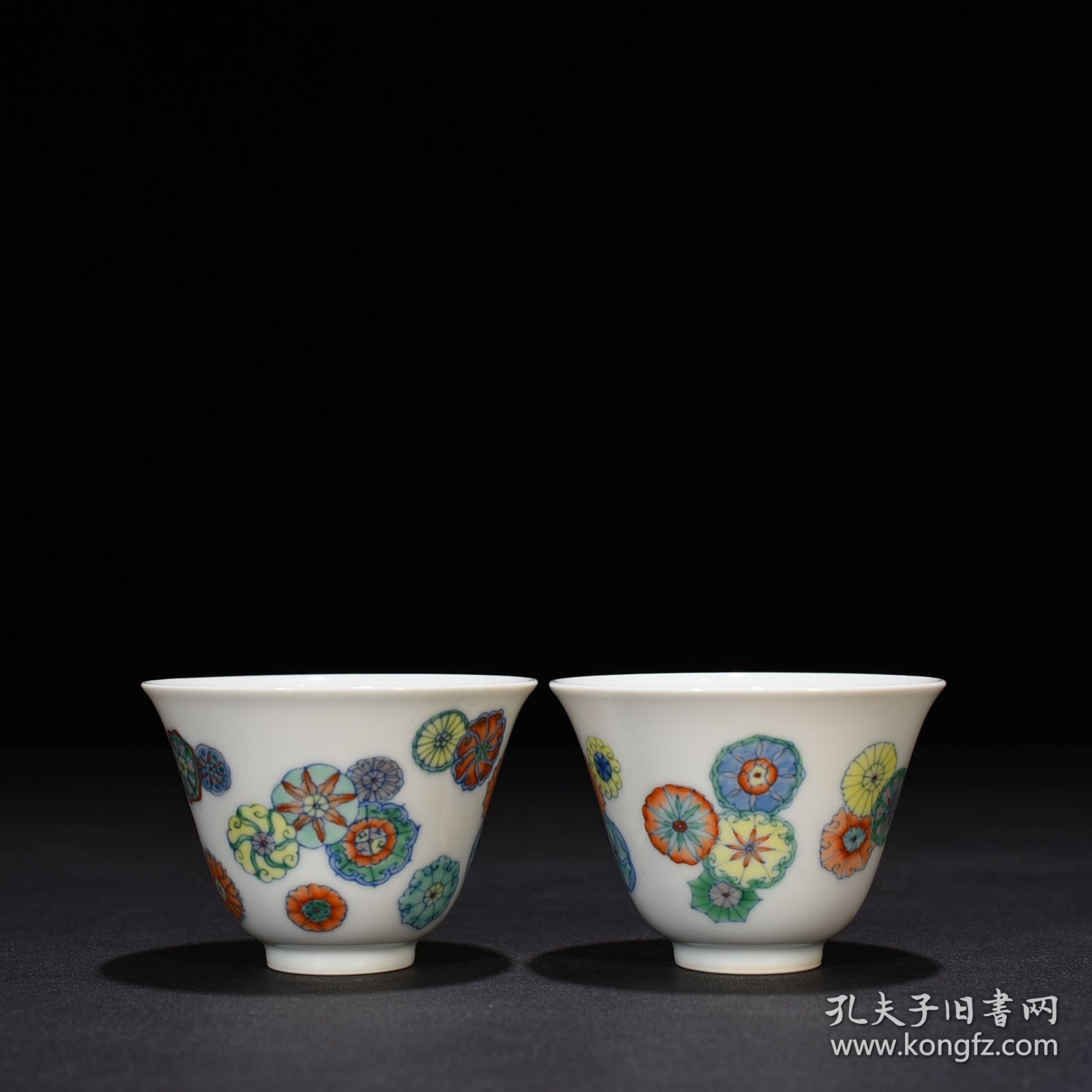 旧藏 清雍正斗彩皮球花纹杯 5*7.5厘米