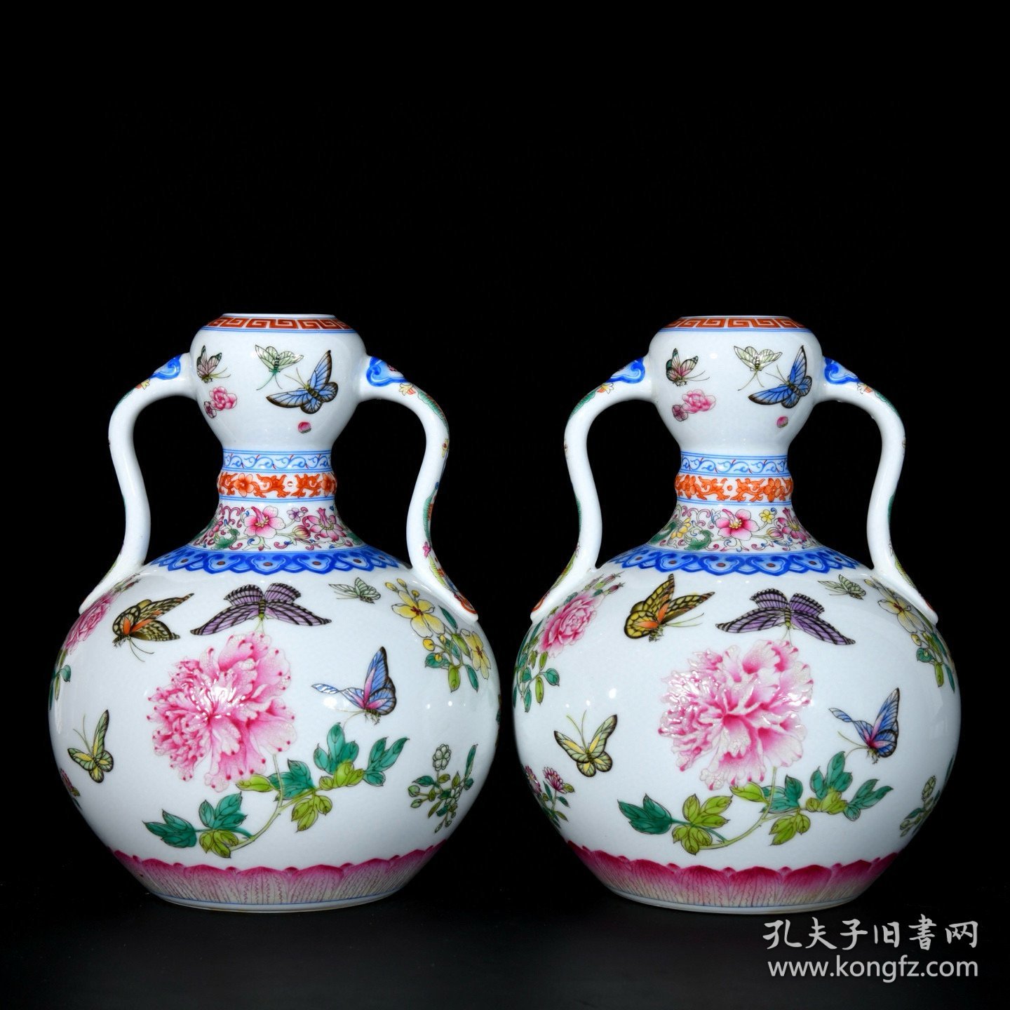 清雍正珐琅彩花鸟蝶恋花纹如意尊一对23x17厘米