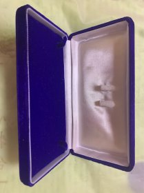 【海外回流  vintage中古】回流中古首饰盒  小年份  很实用  细节可见   仔细看好图片，尺寸如图，有瑕疵，介意勿拍，谨慎下单！出售不退！偏远地区邮费联系客服另算！