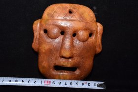 红山文化老玉脸谱、雕刻精美，包浆醇厚，品相完美、重量370克、