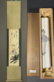 回流清代字画莲花君子也      
有木盒
日本回藏家收蔵过，顶级装裱，画工意境很强
尺寸请详细