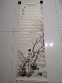 绢本侍女软片，尺寸137*45。