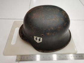 二战时期德国党卫军头盔。