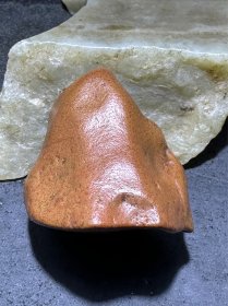 精美天然阿拉善戈壁象形猪肝彩玉原石一颗，