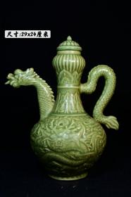 旧藏大清乾隆年制龙泉窑茶壶
