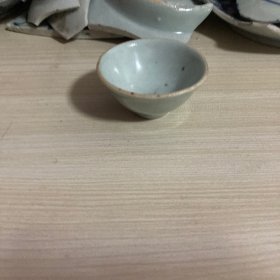 清中期豆青釉杯