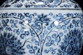 明洪武年蕃莲纹梅瓶40*23厘米