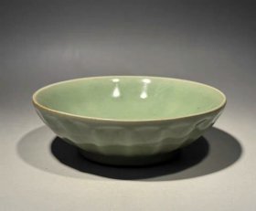 南宋龙泉窑印莲纹洗
