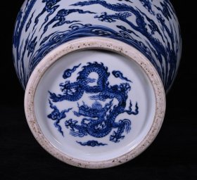 清青花龙纹梅瓶，高35×23厘米