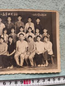 1966年韶关市黄岗小学第一届毕业生照片