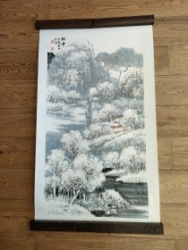 刘大昌，字北地，号老鹰山人，1977年出生于黑龙江泰来，祖籍天津杨柳青。结业于北京大学中国画(邬建导师)山水高研班，师从李广滨、邬建、付玉峰先生。现为黑龙江省美术家协会会员，哈尔滨市美术家协会会员，黑龙江省雾凇研究会理事，河南省吴道子艺术馆理事，哈尔滨市文史馆馆员。画芯尺寸:48.5x91(cm)，己托底，手绘保真。(45122#)