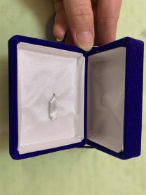 【海外回流  vintage中古】回流中古首饰盒   有年份  很实用  细节可见，仔细看好图片，尺寸如图所示，有瑕疵，介意勿拍，谨慎下单！出售不退！偏远地区邮费联系客服另算！