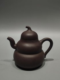 老珍藏，《古香楼清玩，鸣遠》刻字底款，老紫砂壶一把，保存完整，收藏的佳品。