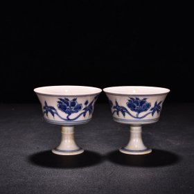 明成化红胎青花秋葵花卉纹高足杯 高8厘米 宽8.5厘米 900