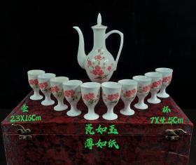 瓷制梅花酒壶酒盅酒具一套，完整，画工一流，瓷质如玉，薄如纸