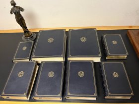 《牛津英语词典》The Oxford English Dictionary 牛津大学出版社成立500周年特别纪念版，富兰克林Franklin Library出版社联名精装特辑，真皮真丝真金，最大开本尺寸31X25，总重近38斤，限量编号2217 / 7500。 整套皮质完好无损，书口略有受潮掉金，低出（不含书架）。