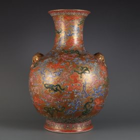 清乾隆年制金地粉彩百龙纹兽耳尊