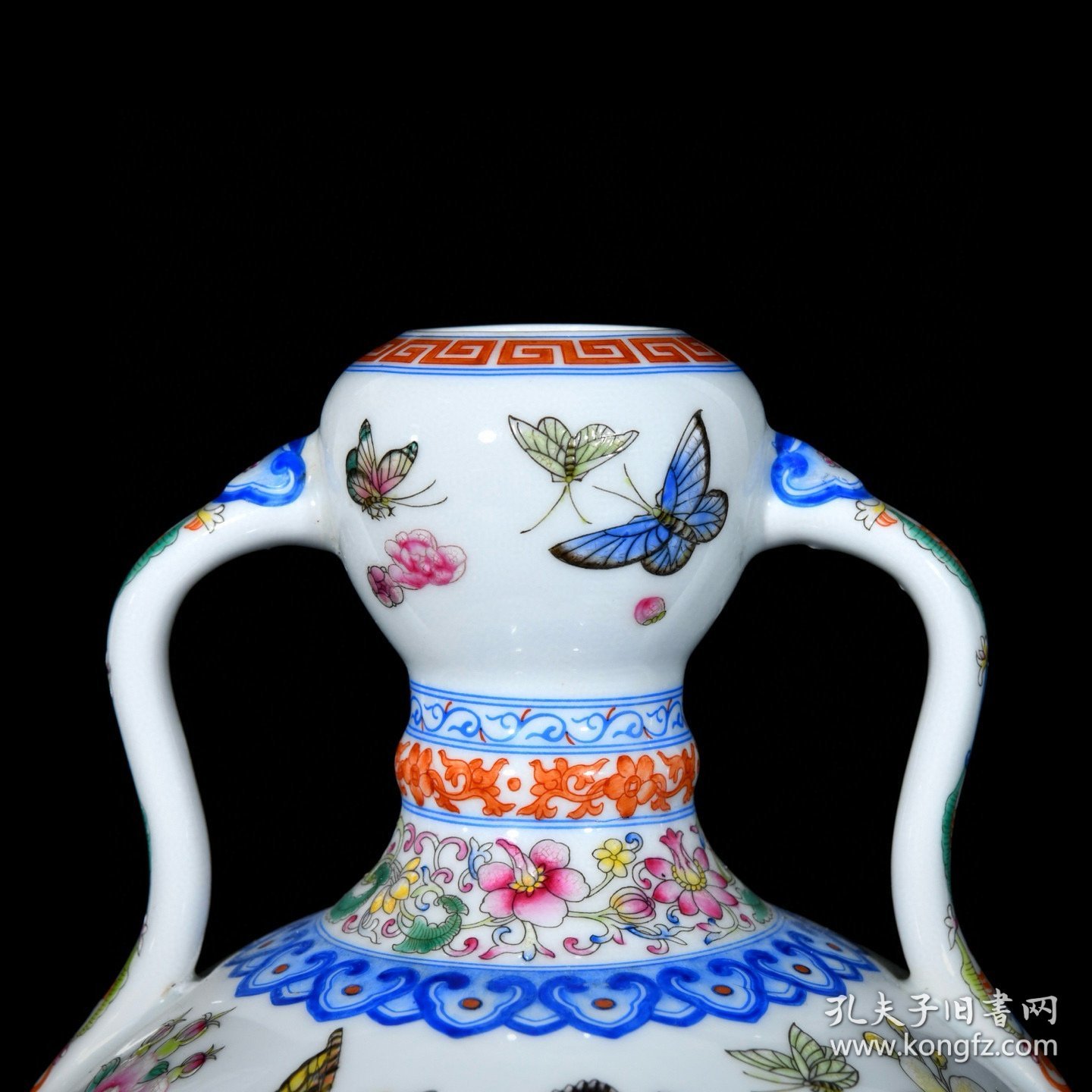 清雍正珐琅彩花鸟蝶恋花纹如意尊一对23x17厘米