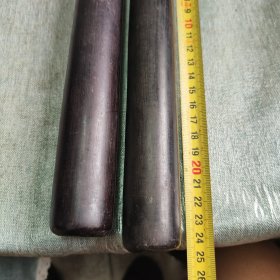 两根黑木，不知道什么木