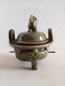 单色釉狮钮炉
