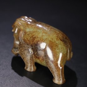 旧藏 和田玉象，玉质细腻油润，包浆老道，尺寸 长 9.6厘米，宽 5.5厘米，高 5.8厘米，重 435.5克