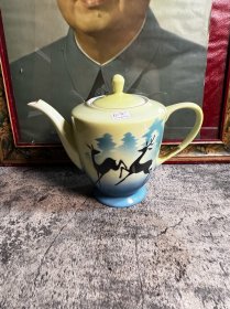 70年代左右，唐山第一瓷厂，喷彩梅花鹿茶壶一把y