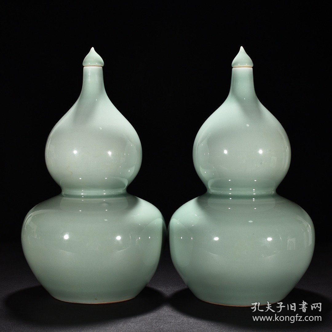 清乾隆粉青釉葫芦瓶 高37.5厘米 宽20厘米