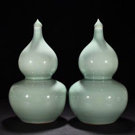 清乾隆粉青釉葫芦瓶 高37.5厘米 宽20厘米