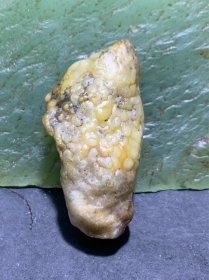 精美阿拉善高玉化极细鱼籽筋脉石原石一颗，