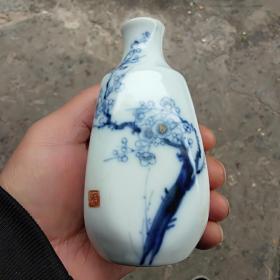 老瓷青花瓷，画梅花方瓶，细腻润泽收藏瓷