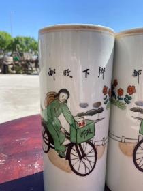 笔筒一对，器型规整，保存完好