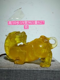 蜜蜡雕刻回头兽一个