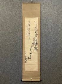 古筆梅花图【吉嗣拜山】（1864-1915），南画家吉嗣楳仙之子，名达，号左手拜山、独臂翁、独掌居士、独掌庵、苏道人、士辞。筑前太宰府生人。初从父学，后转师中西耕石，是耕石门人中卓越者。明治初年曾供职于修史局。1871年因地震伤失右手，始以左手绘丹青。1877年到中国研究画事。作品以山水、花鸟最佳，尤以芦雁名重画坛，并有作品献给英国国王。著有《拜山鸡襄》、《寒玉音集》等。