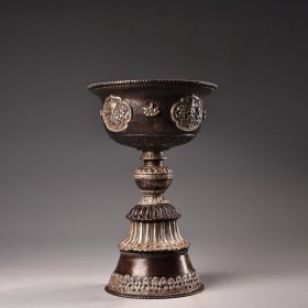 西藏工艺纯铜全铜纯手工高浮雕錾花鎏银吉祥八宝酥油灯 工艺精湛 造像精美重 1000克 高11厘米宽14厘米