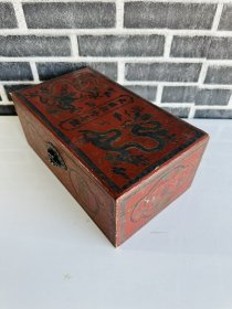 清代和田玉挂件、大漆盒、带玉皮雕刻、做工精细、玉质莹润剔透、品相如图、保存完好