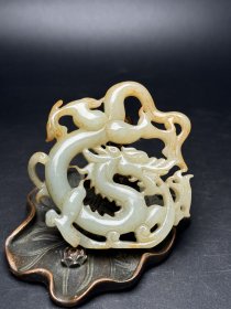 精品收藏，和田玉盘龙玉佩，龙行天下，招财纳福，造型精美，工艺生动流畅，玉质温润，皮壳包浆一流，尺寸64×64×12mm重50g