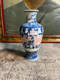 薄胎青花釉里红龙纹花瓶一只