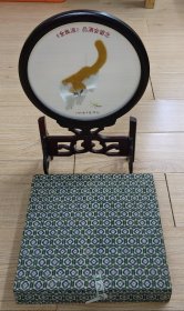 全良液品酒会留念刺绣猫咪和螳螂纪念摆件1997年9月22日全良液酒是江西上饶酒厂出品的名酒