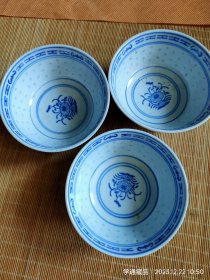 七八十年代景德镇产玲珑瓷小碗3个（请仔细阅读品相描述！）