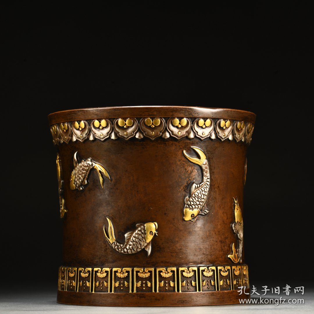 铜鎏金年年有鱼笔筒