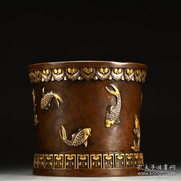 铜鎏金年年有鱼笔筒