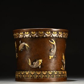 铜鎏金年年有鱼笔筒